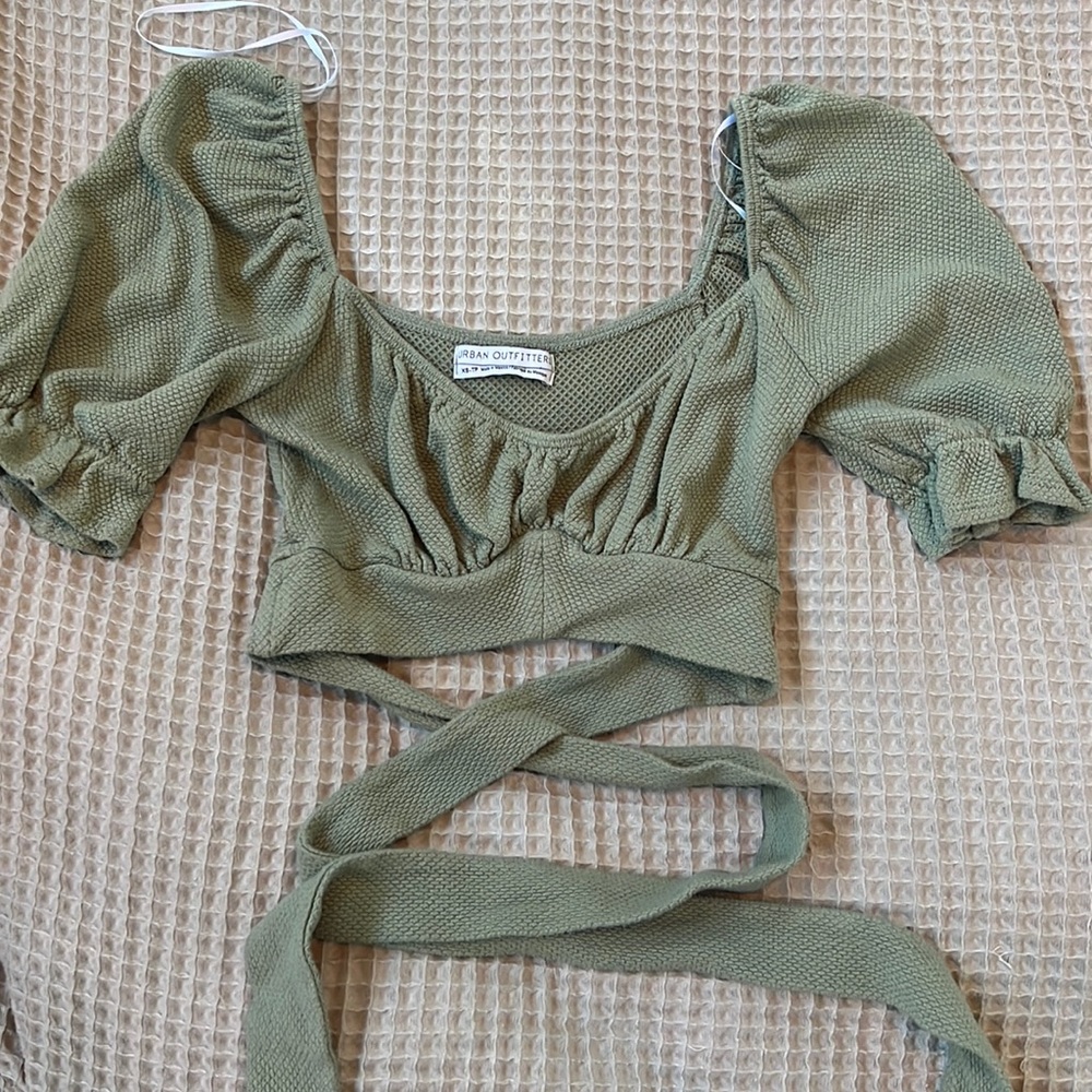 urban outfitters green tie around crop top